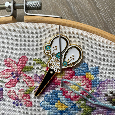 Needle Minder « My pair of scissors »